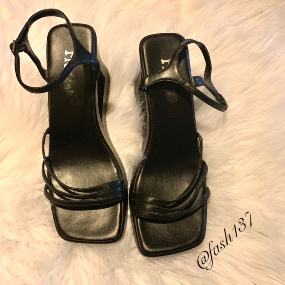 MUDD MILLIE WEDGE SANDALS